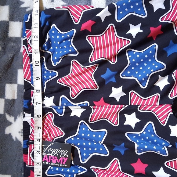 Legging Army NWT Patriotic Stars and Stripes Capri Leggings Plus Size 14-20 - Picture 4 of 6